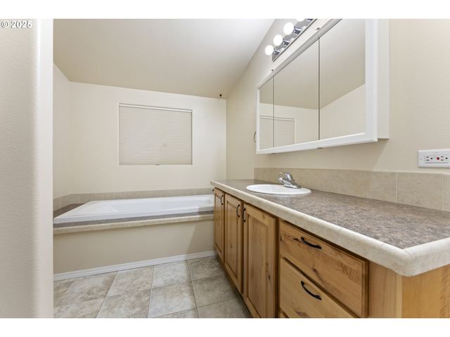 87396 STEWART Ln, Bandon, OR 97411