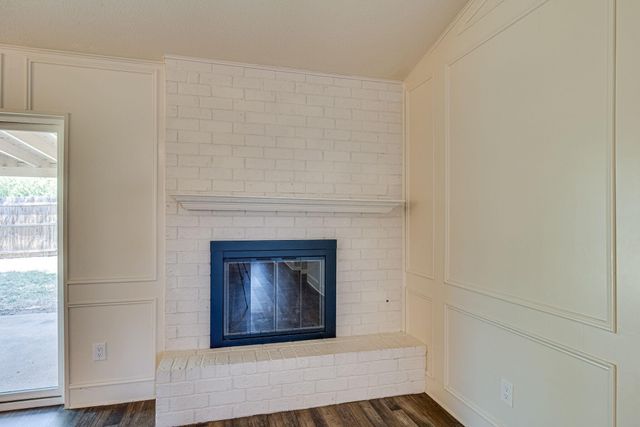 2101 Warwick Drive, Arlington, TX 76015