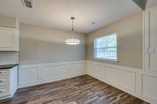 2101 Warwick Drive, Arlington, TX 76015