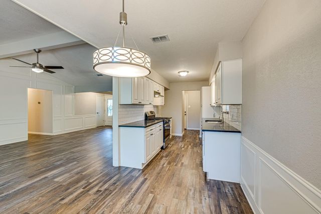 2101 Warwick Drive, Arlington, TX 76015