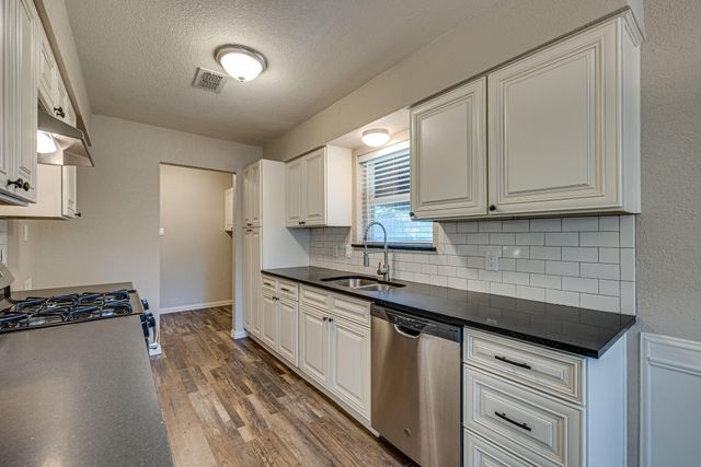 2101 Warwick Drive, Arlington, TX 76015