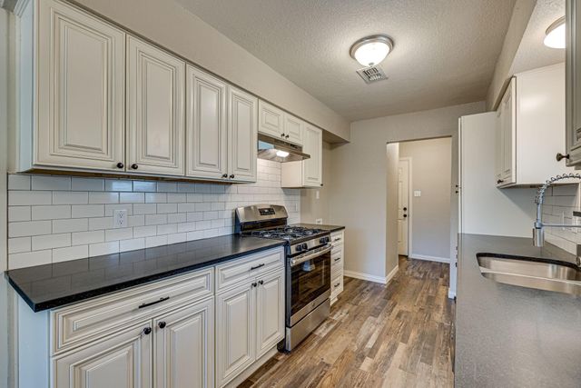 2101 Warwick Drive, Arlington, TX 76015