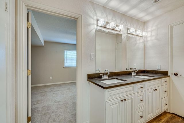 2101 Warwick Drive, Arlington, TX 76015