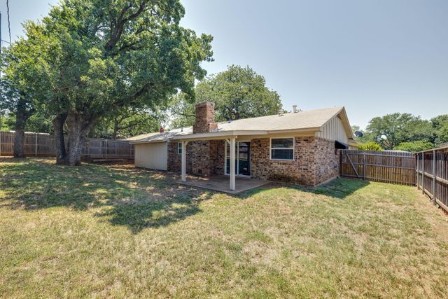 2101 Warwick Drive, Arlington, TX 76015