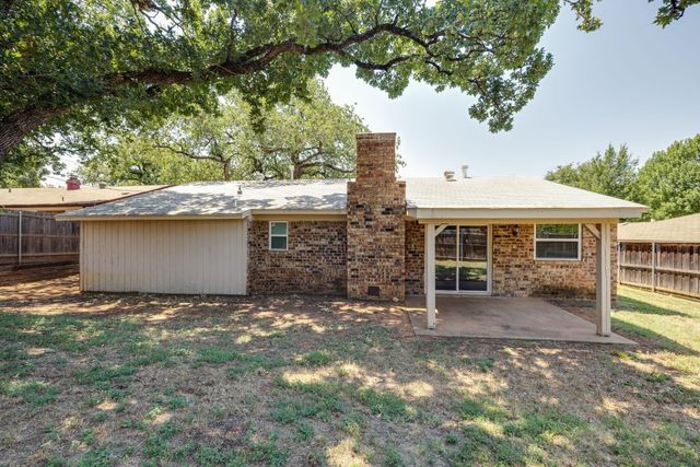 2101 Warwick Drive, Arlington, TX 76015
