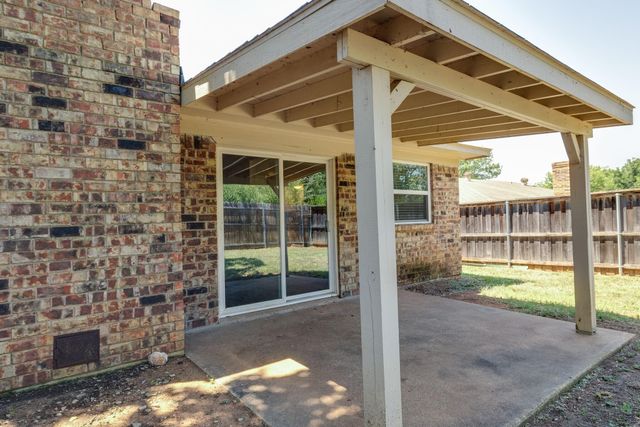 2101 Warwick Drive, Arlington, TX 76015