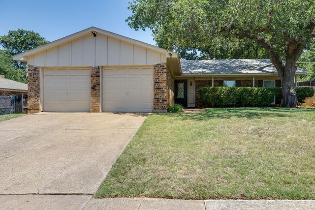 2101 Warwick Drive, Arlington, TX 76015