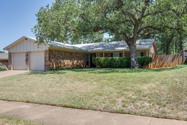 2101 Warwick Drive, Arlington, TX 76015