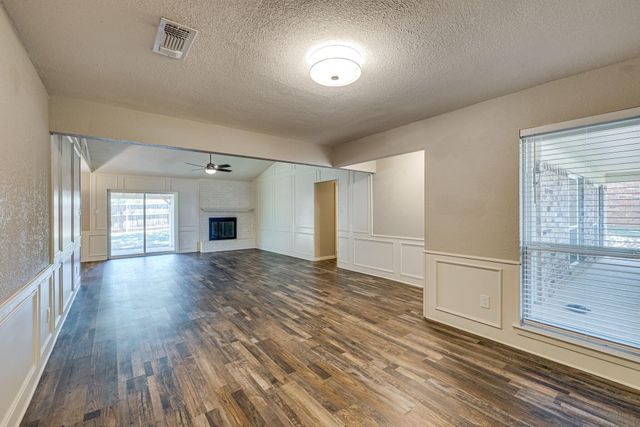 2101 Warwick Drive, Arlington, TX 76015