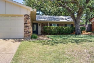 2101 Warwick Drive, Arlington, TX 76015