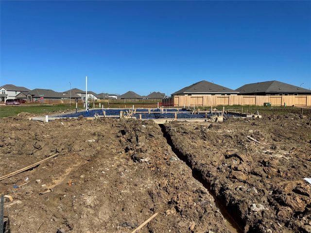 805 Woodhaven Lakes Drive, La Marque, TX 77568