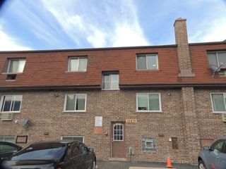 10479 Dearlove Road 2A, Glenview, IL 60025