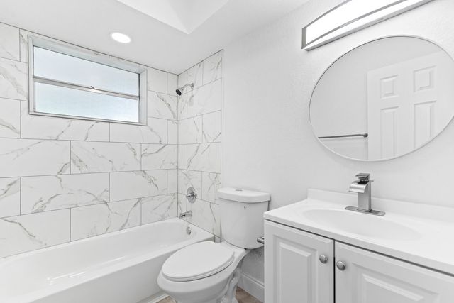 308 Stillwater Drive, Jupiter, FL 33458