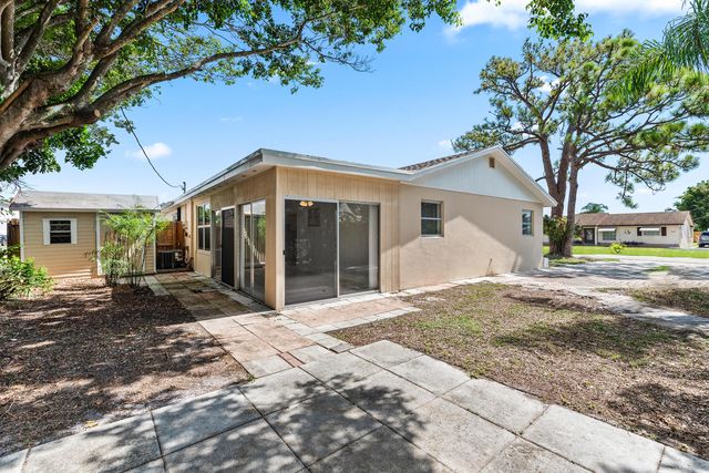 308 Stillwater Drive, Jupiter, FL 33458