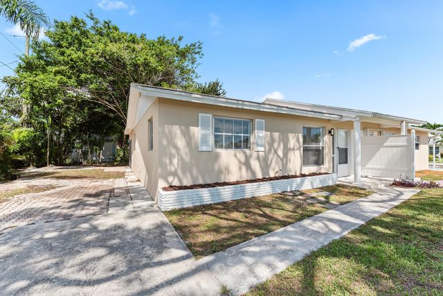 308 Stillwater Drive, Jupiter, FL 33458