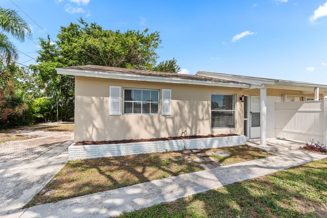 308 Stillwater Drive, Jupiter, FL 33458