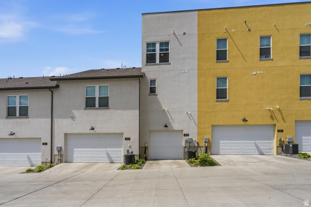 11011 S LAKE RUN RD, South Jordan, UT 84009