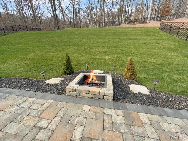 1675 Ridgefield Bluff Court, Eureka, MO 63025