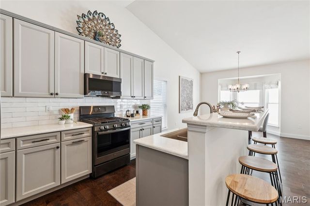 1675 Ridgefield Bluff Court, Eureka, MO 63025