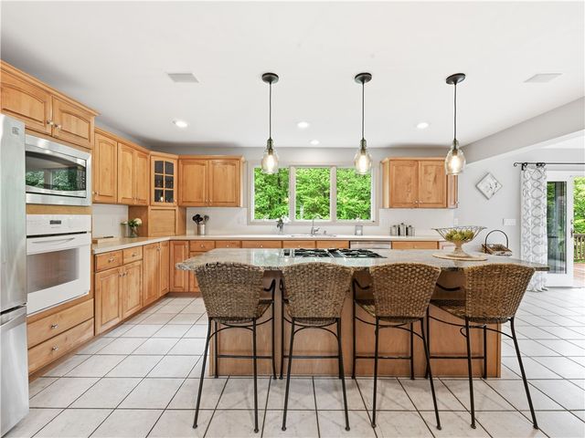 48 Hummingbird Lane, Swansea, MA 02777