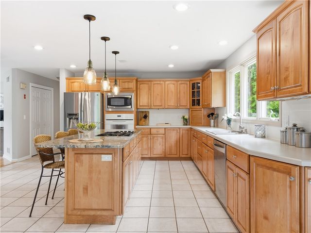 48 Hummingbird Lane, Swansea, MA 02777