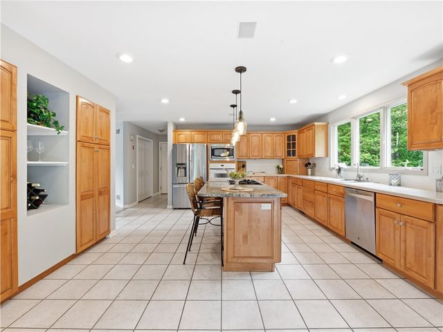 48 Hummingbird Lane, Swansea, MA 02777