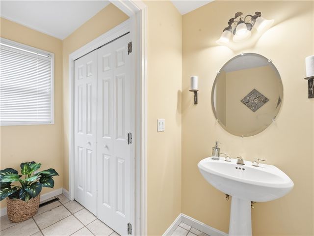 48 Hummingbird Lane, Swansea, MA 02777