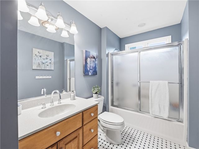 48 Hummingbird Lane, Swansea, MA 02777