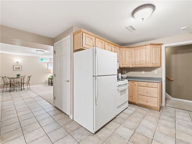 48 Hummingbird Lane, Swansea, MA 02777