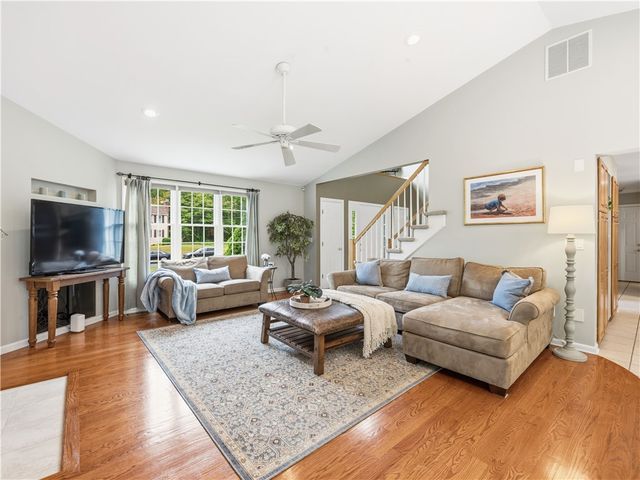 48 Hummingbird Lane, Swansea, MA 02777