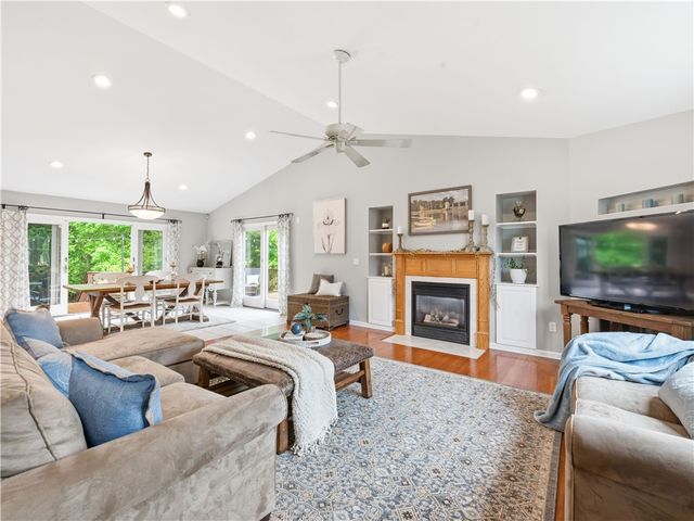 48 Hummingbird Lane, Swansea, MA 02777