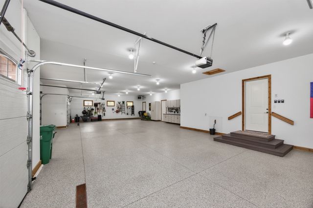6245 Enclave Lane, Johnston, IA 50131
