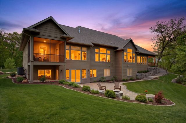 6245 Enclave Lane, Johnston, IA 50131