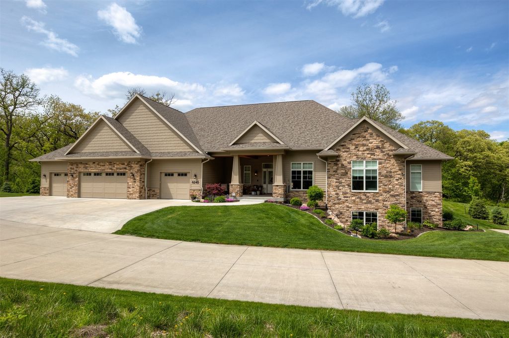6245 Enclave Lane, Johnston, IA 50131