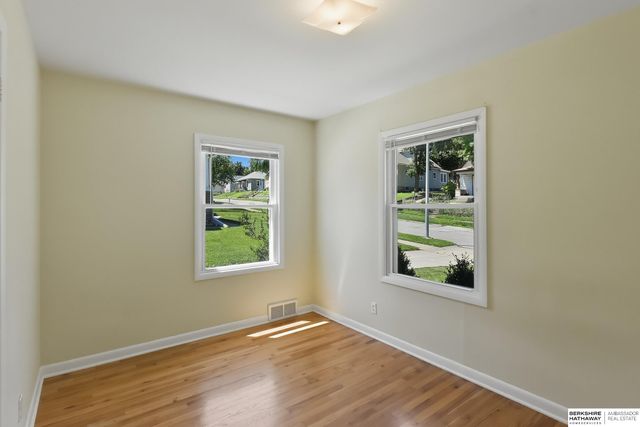 3901 Gold Street, Omaha, NE 68105