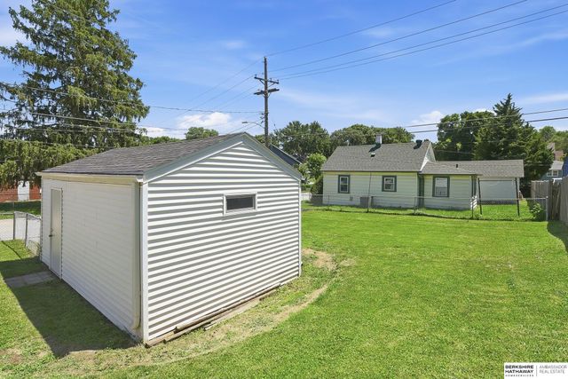 3901 Gold Street, Omaha, NE 68105