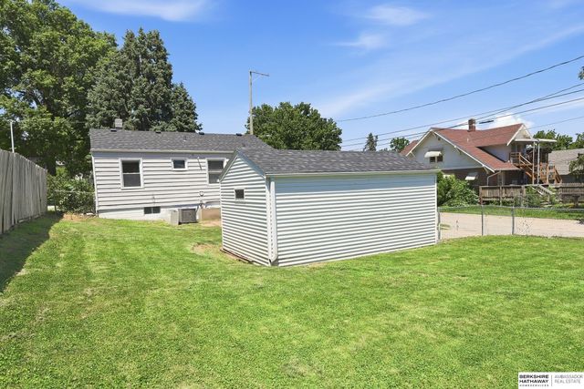3901 Gold Street, Omaha, NE 68105
