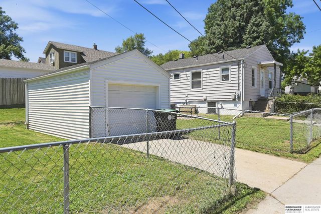 3901 Gold Street, Omaha, NE 68105