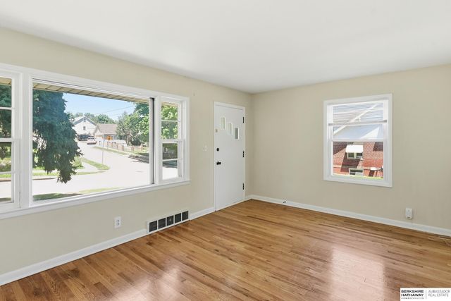 3901 Gold Street, Omaha, NE 68105