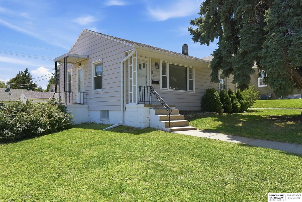 3901 Gold Street, Omaha, NE 68105