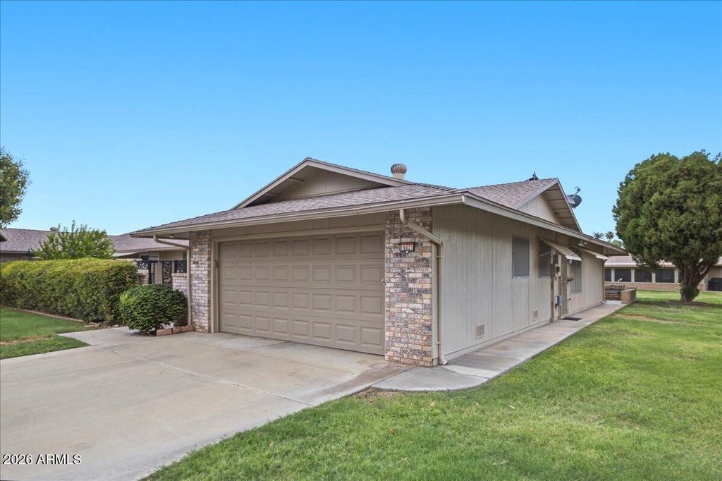 19021 N SIGNAL BUTTE Circle, Sun City, AZ 85373 — photo 2