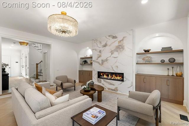 596 Henrietta Street, Birmingham, MI 48009
