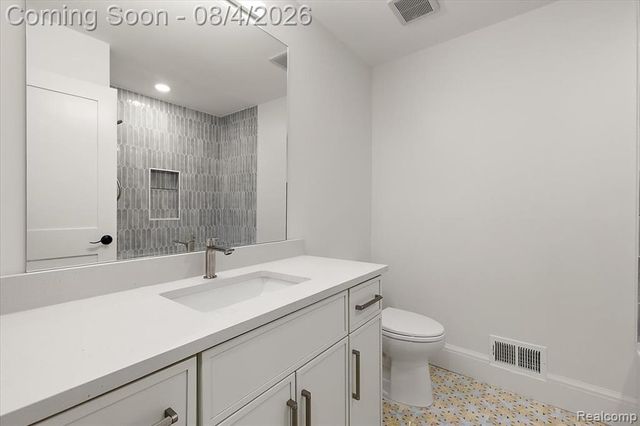 596 Henrietta Street, Birmingham, MI 48009