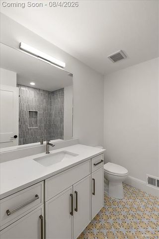 596 Henrietta Street, Birmingham, MI 48009