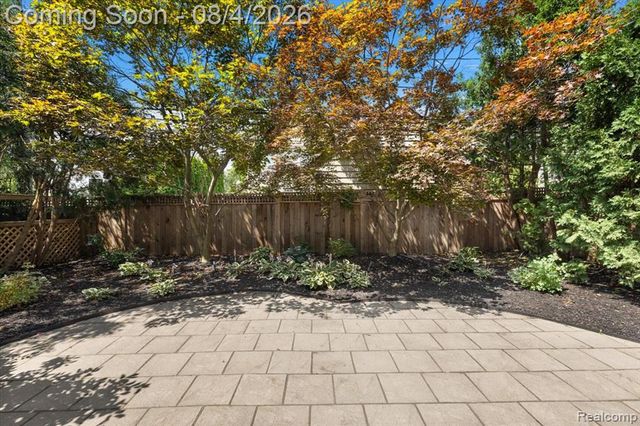 596 Henrietta Street, Birmingham, MI 48009