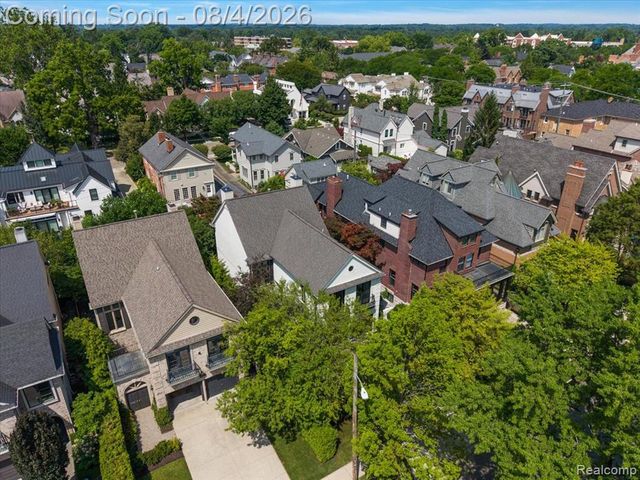 596 Henrietta Street, Birmingham, MI 48009
