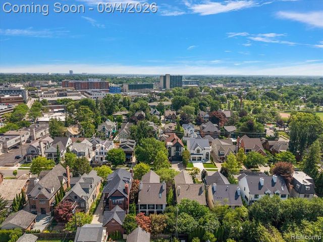 596 Henrietta Street, Birmingham, MI 48009
