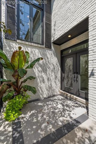 596 Henrietta Street, Birmingham, MI 48009