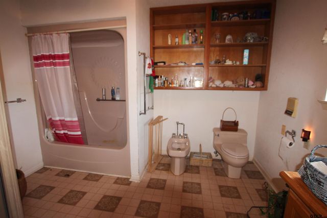 1006 Quitman St, Pittsburg, TX 75686