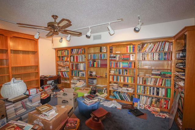 1006 Quitman St, Pittsburg, TX 75686